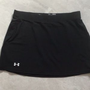 Women’s Underarmour black tennis skirt